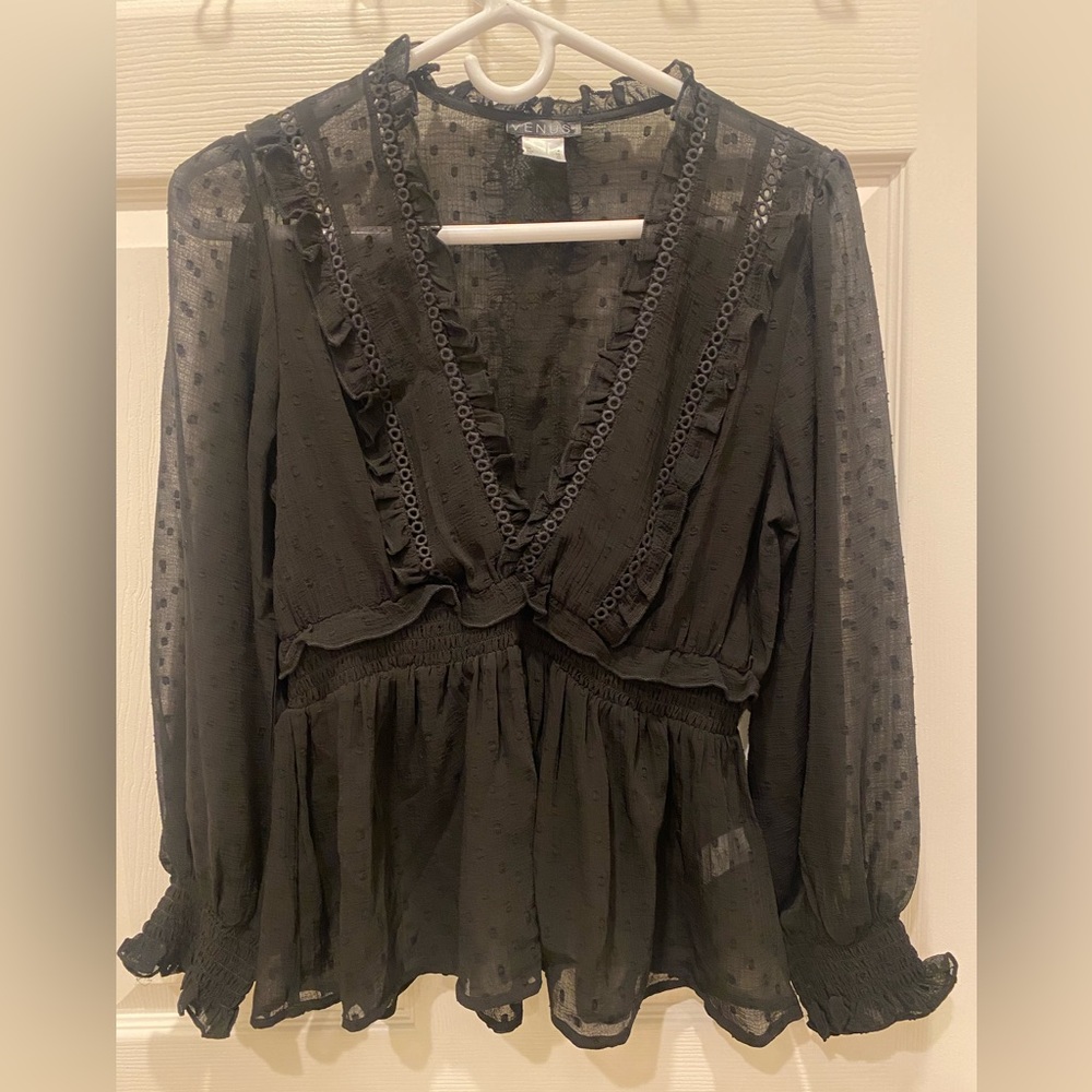 Adorable top from Venus. Size 4 which is a size small. Never worn.